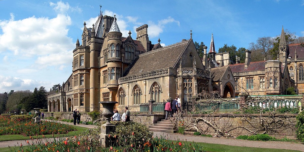 1200px-Tyntesfield_-_Time_to_re-roof_-_panoramio.jpg